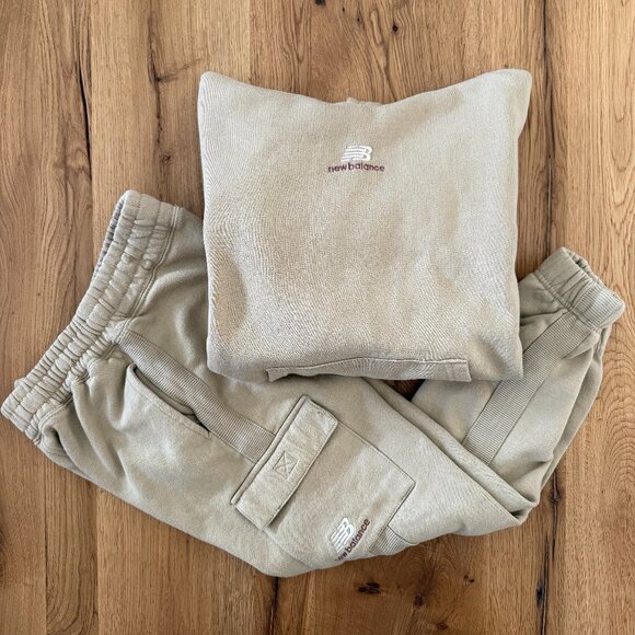 NEW BALANCE KIDS HOODIE & SWEATPANTS - Picture 1 of 12